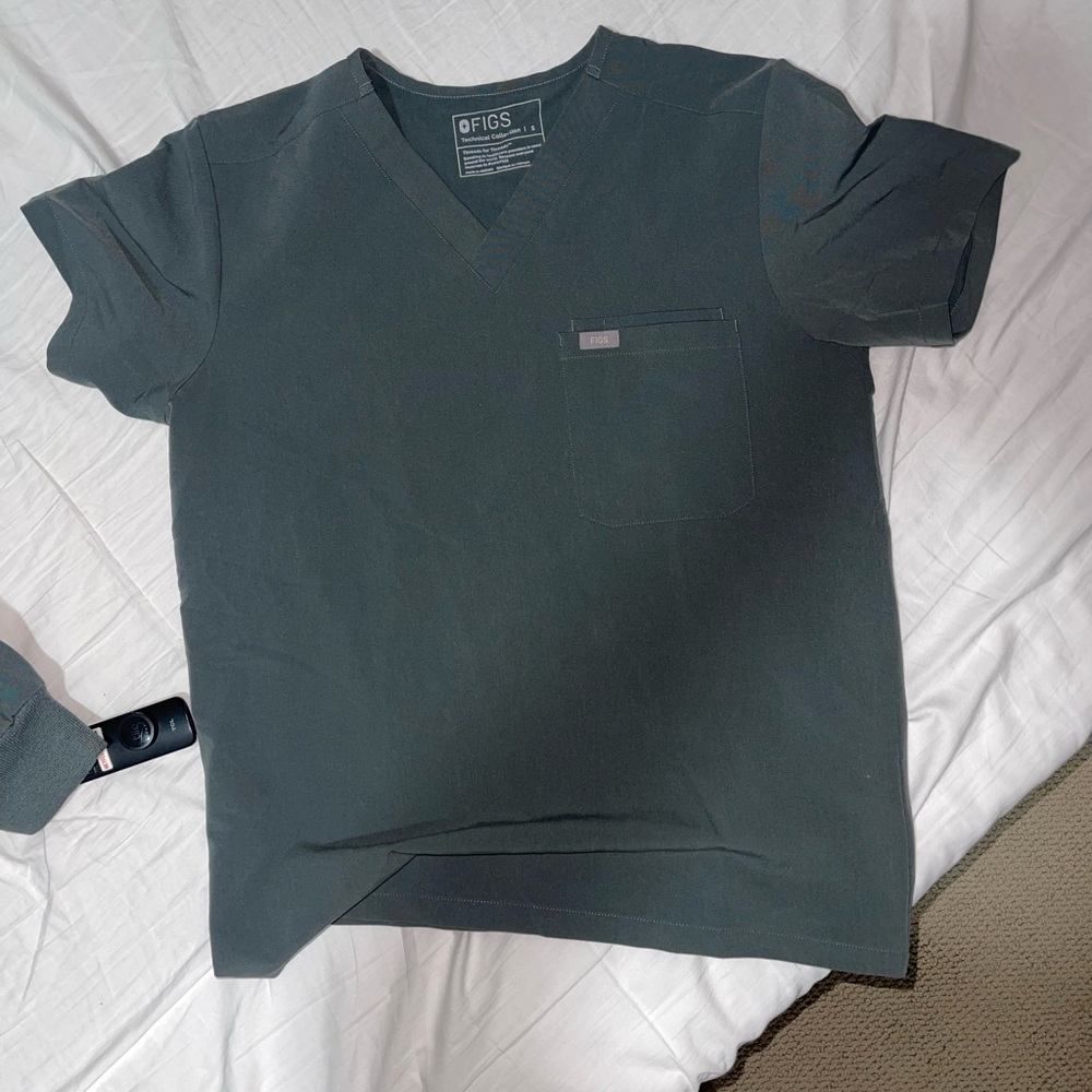 FIGS Men's V-Neck Shirt - Dark Green